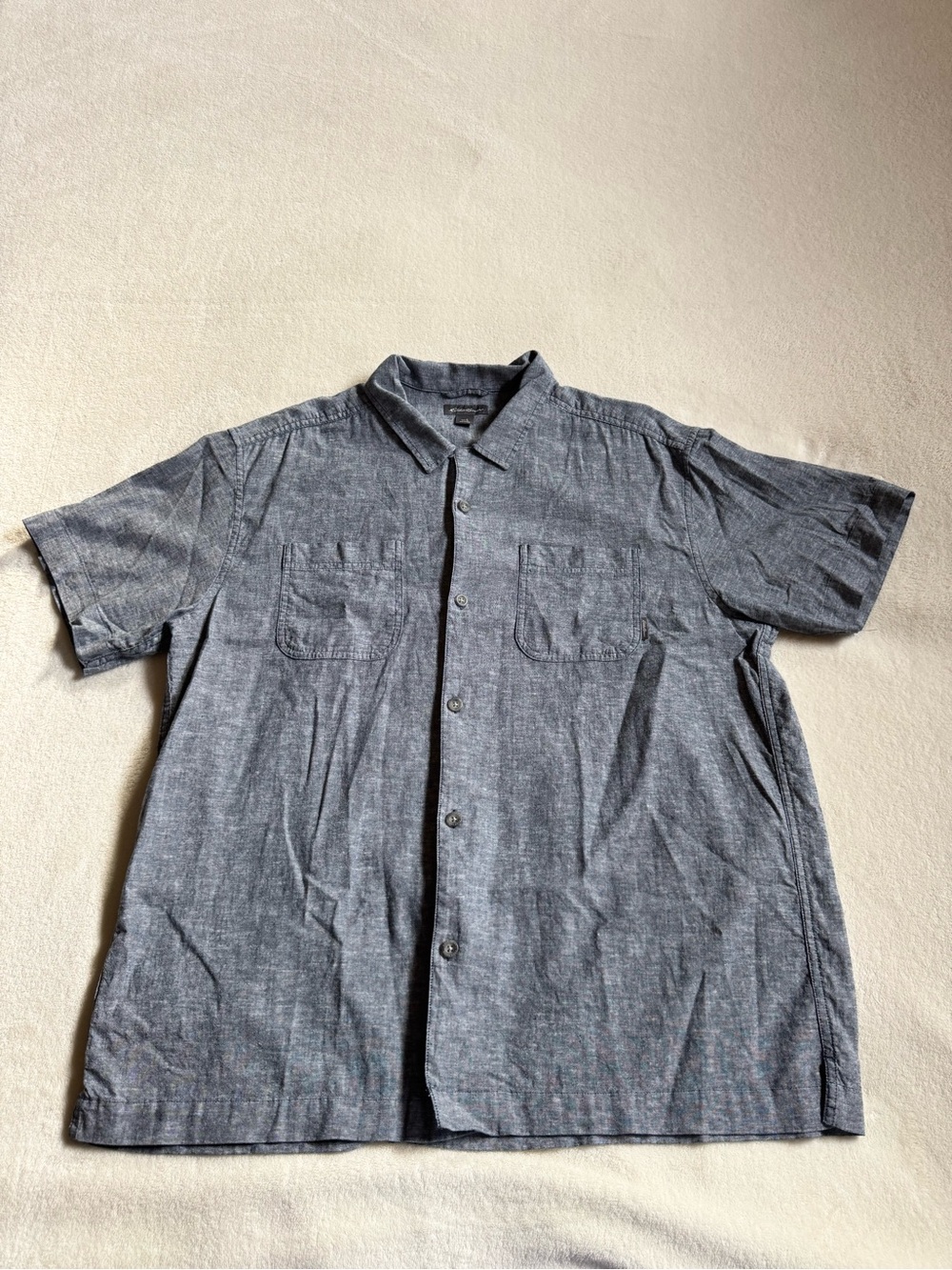 Eddie Bauer Men's Short Sleeve Button-Up Shirt in Heather Gray